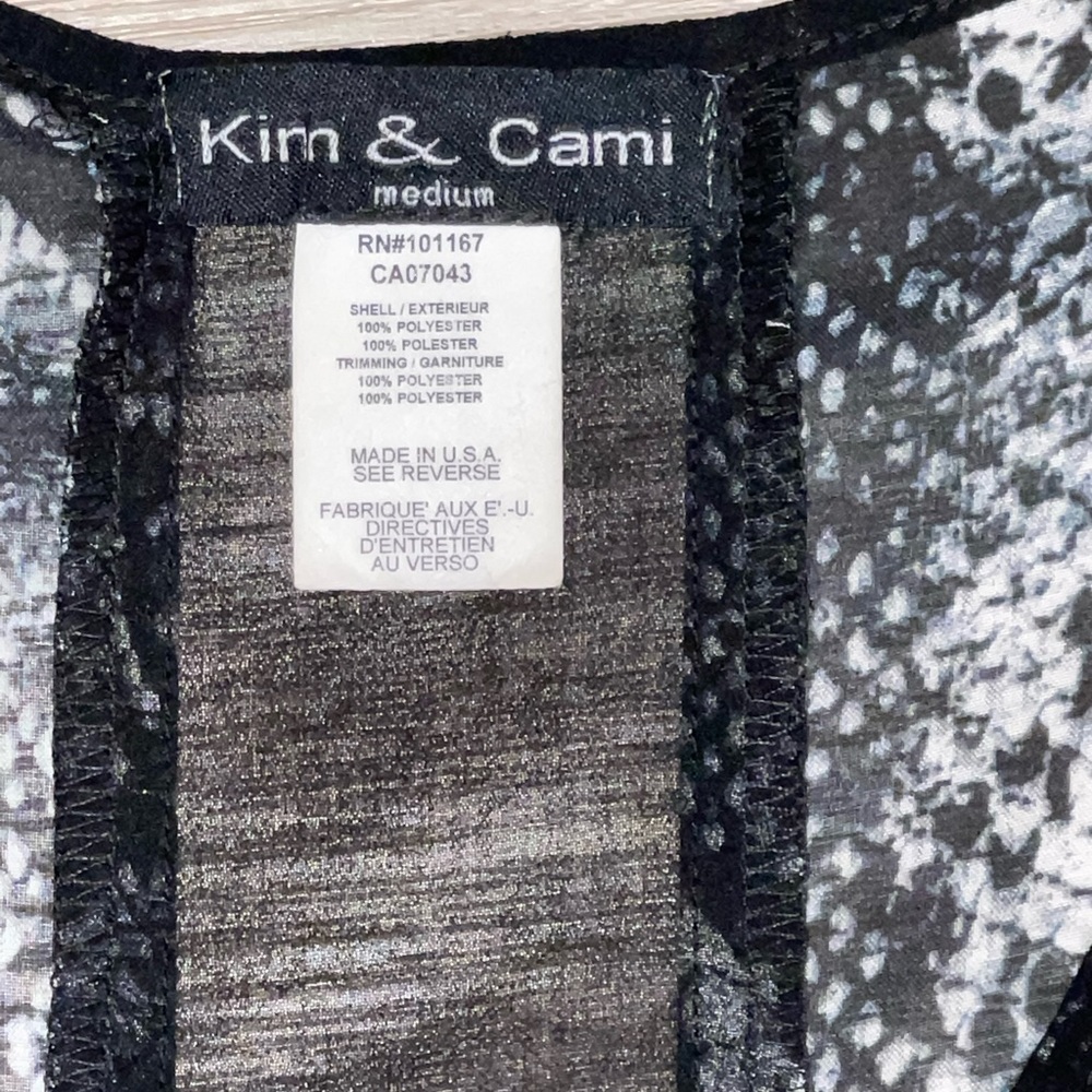 Kim & Cami Woman’s Black & White Snakeskin Print Sheer Blouse Size Medium - Picture 3 of 4